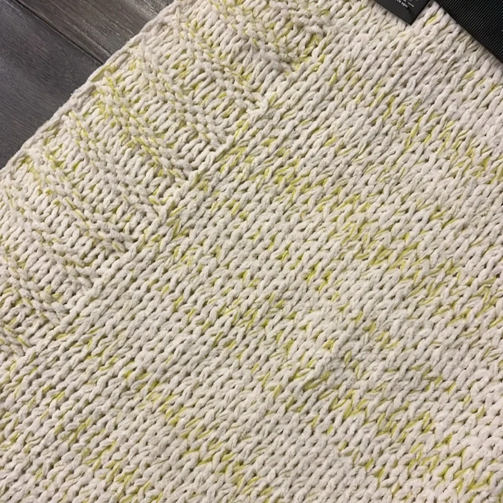 DKNY Harper Throw Blanket 50”x60” Apple Green new